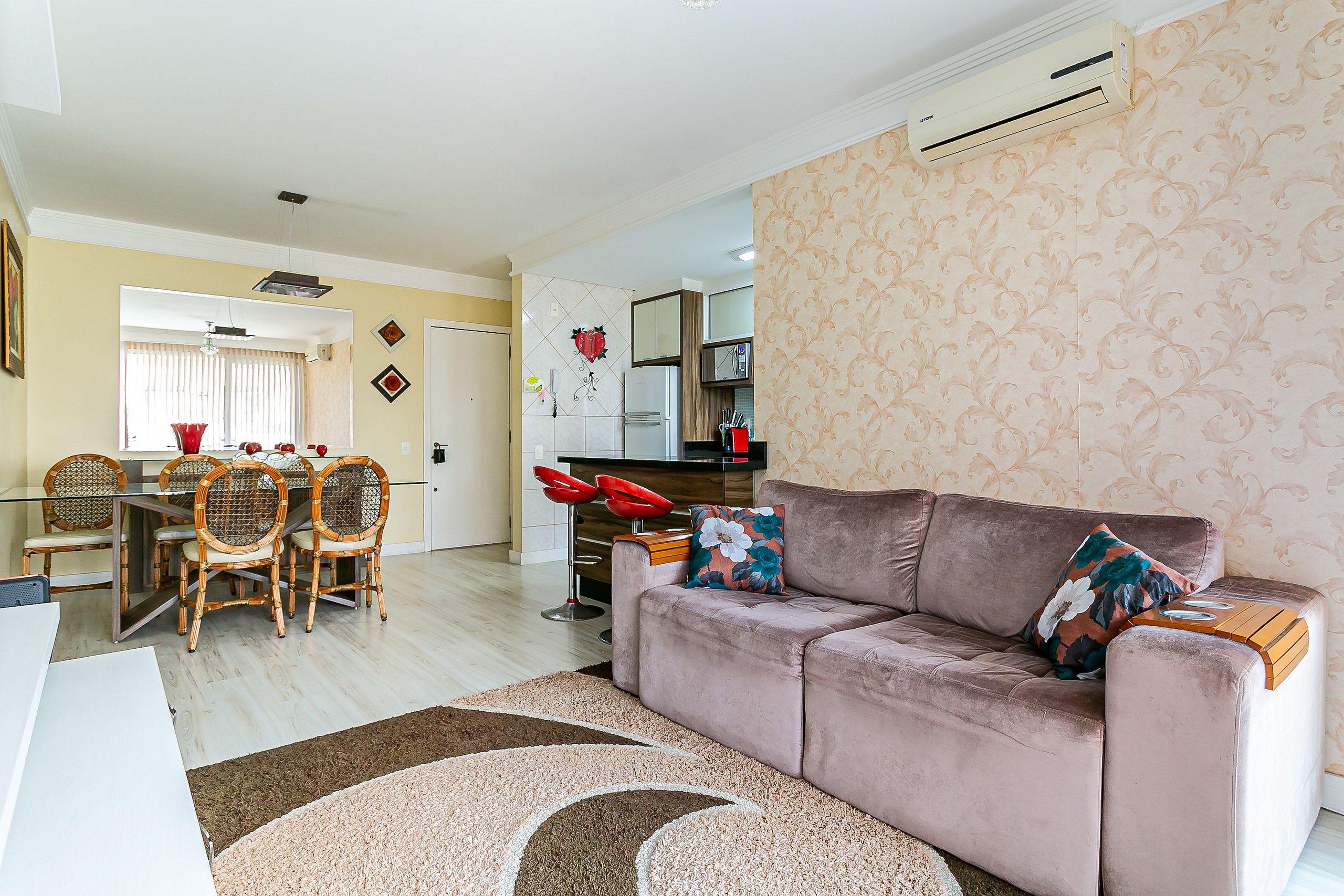 image-housing-carousel