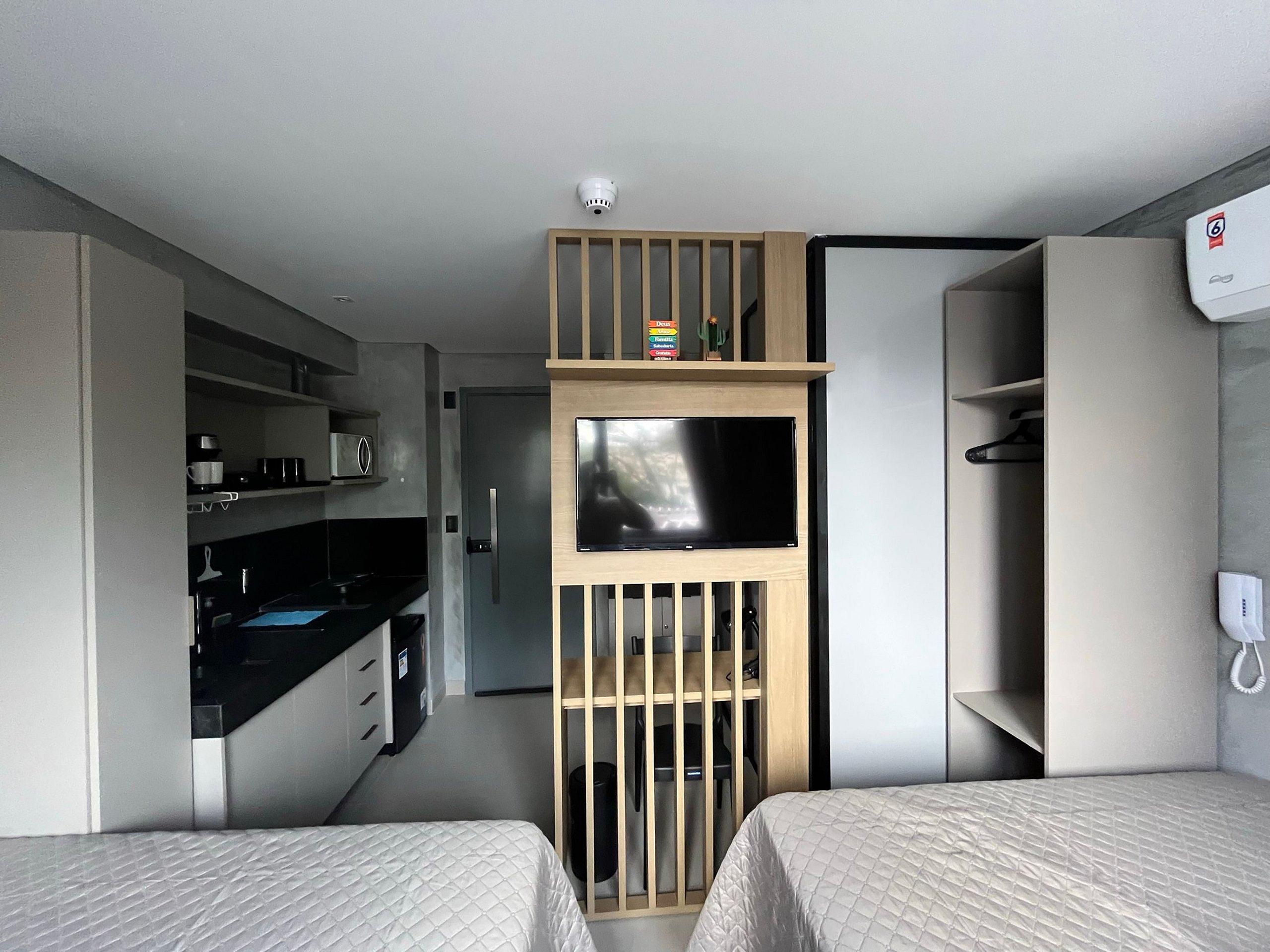 image-housing-carousel