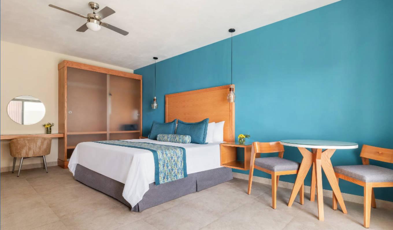 Preferred Club Jr. Suite King