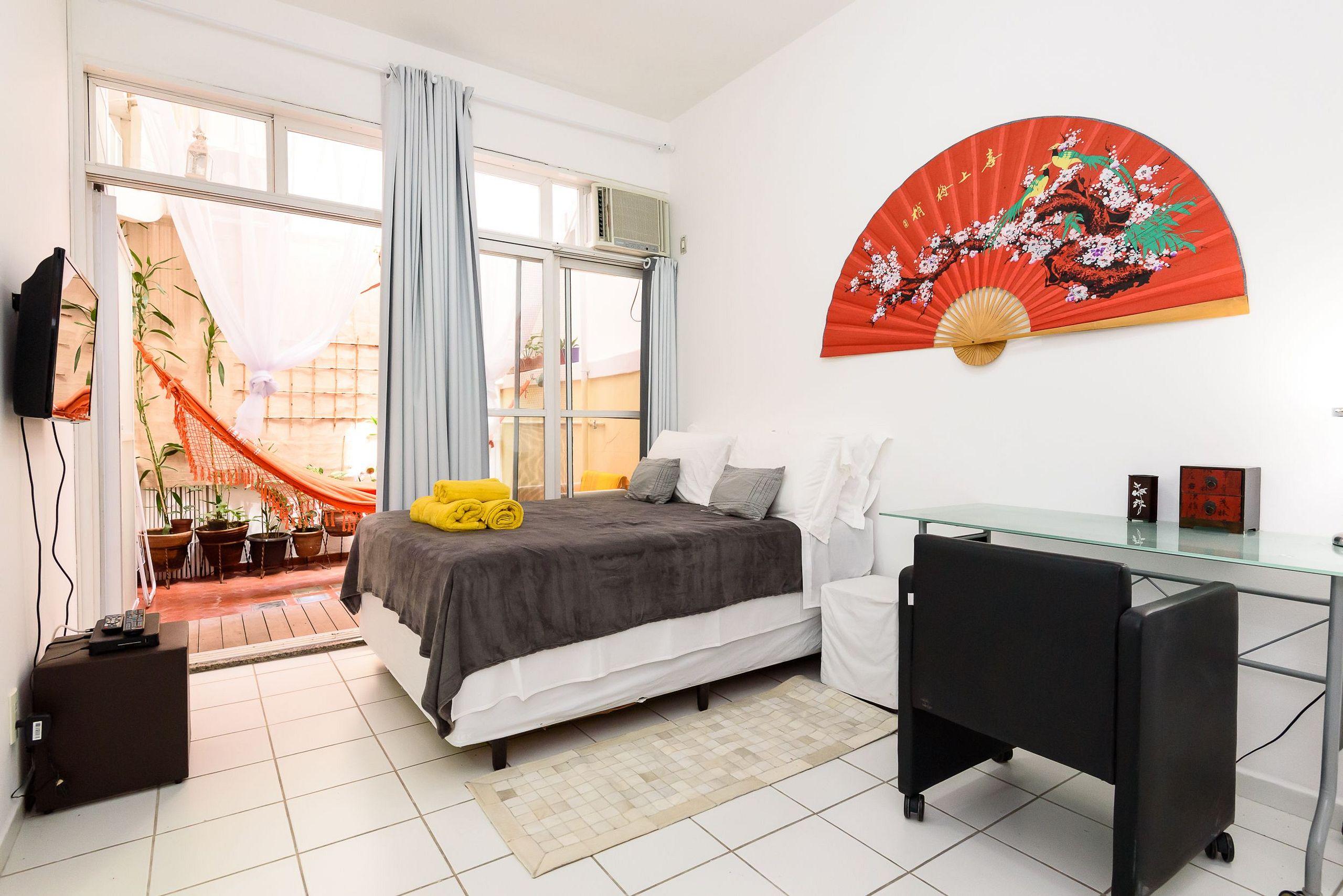 image-housing-carousel