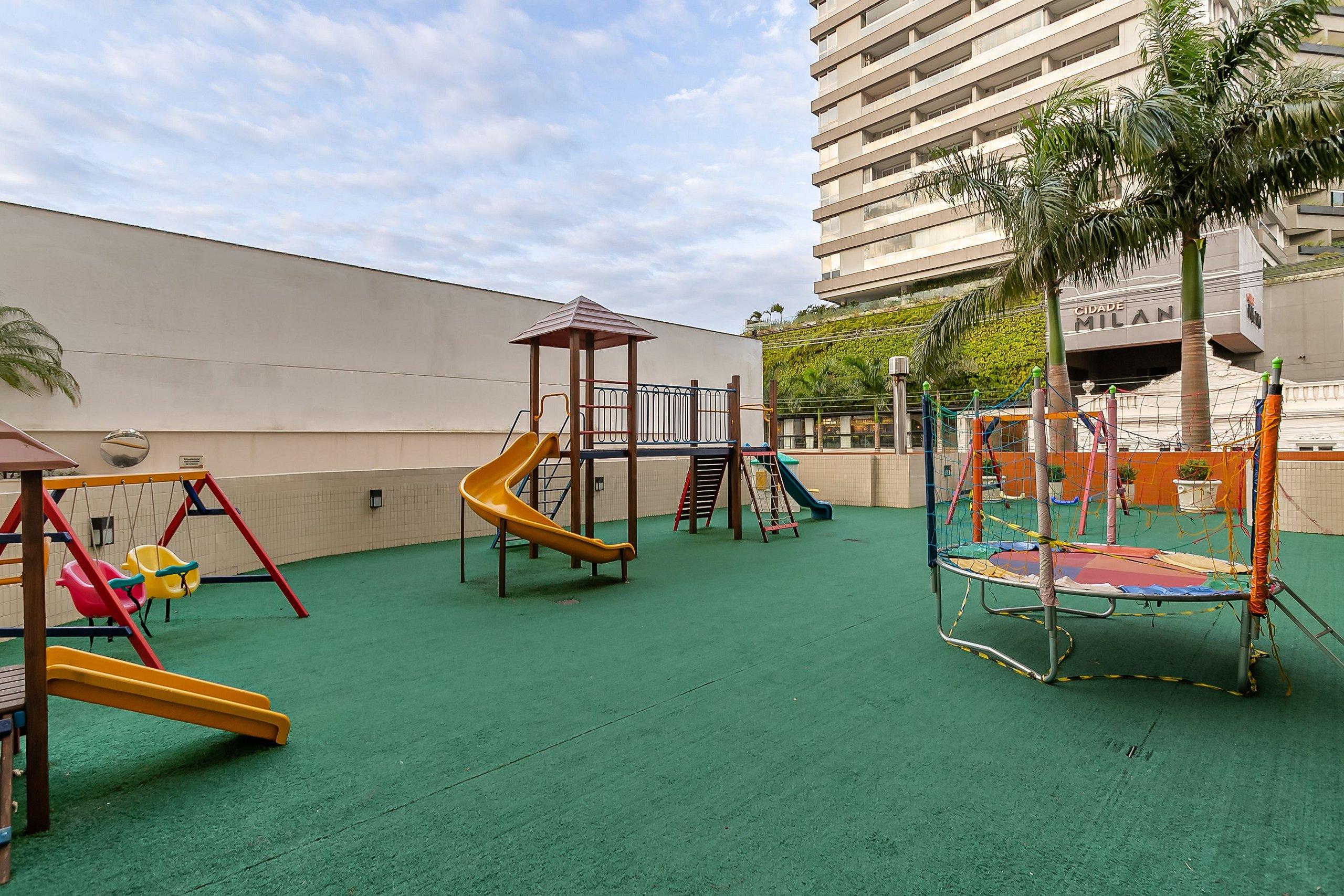 image-housing-carousel
