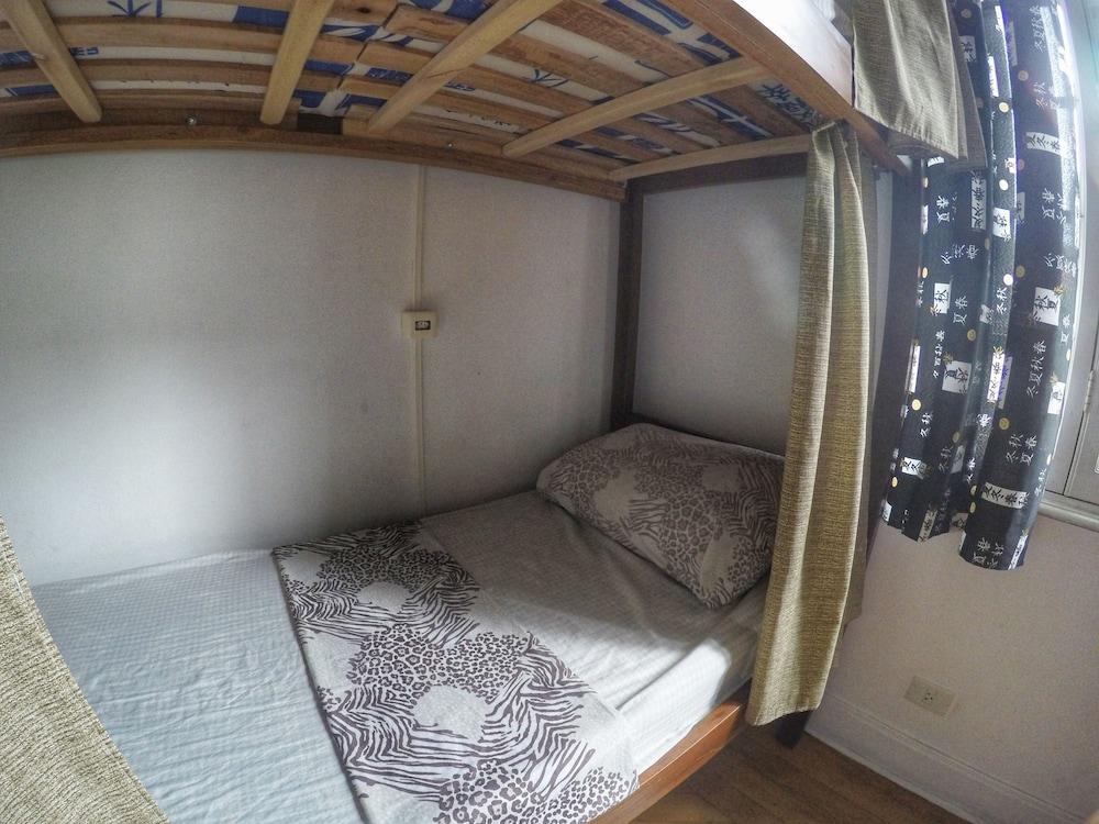 image-housing-carousel