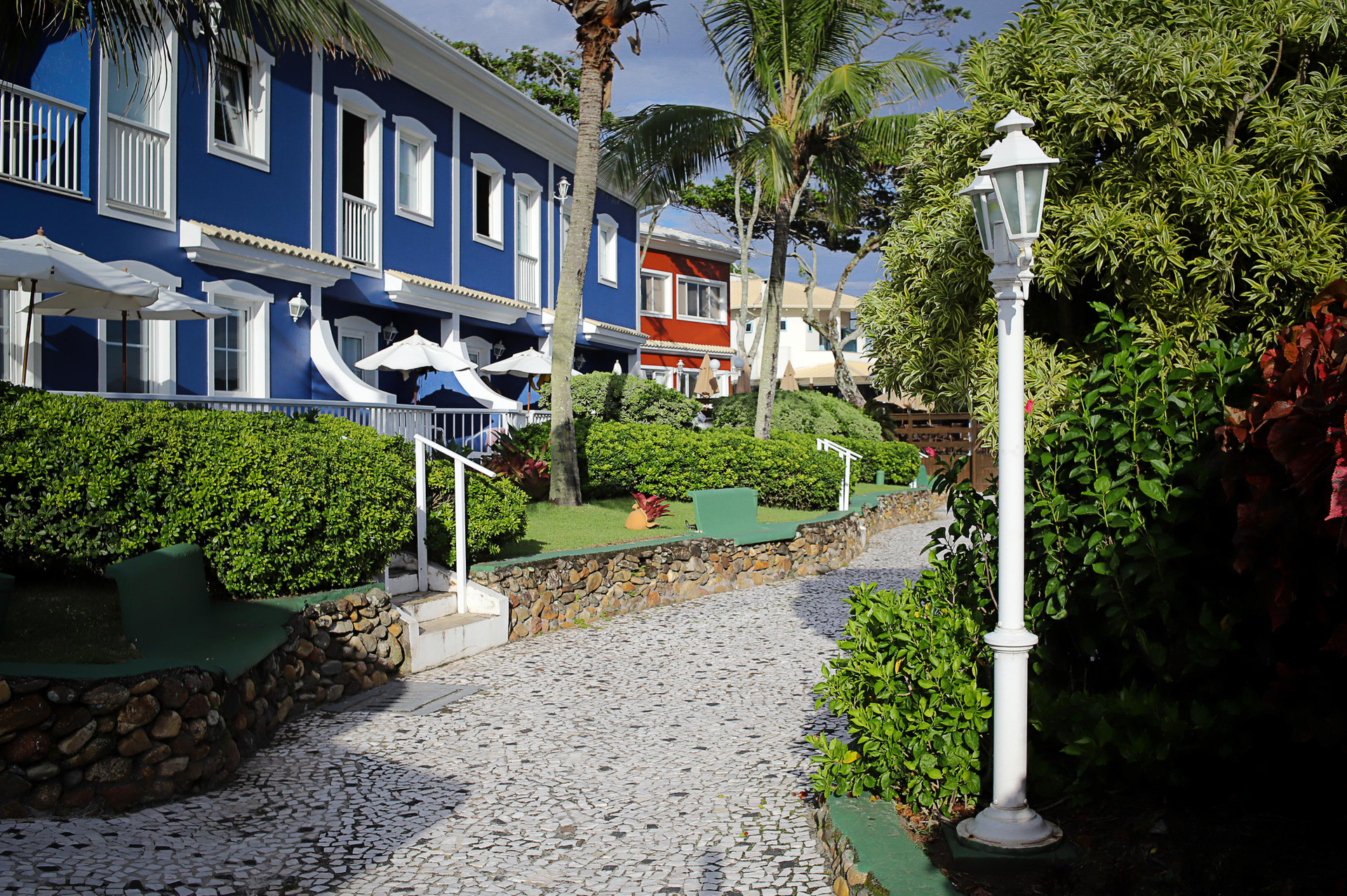 image-housing-carousel