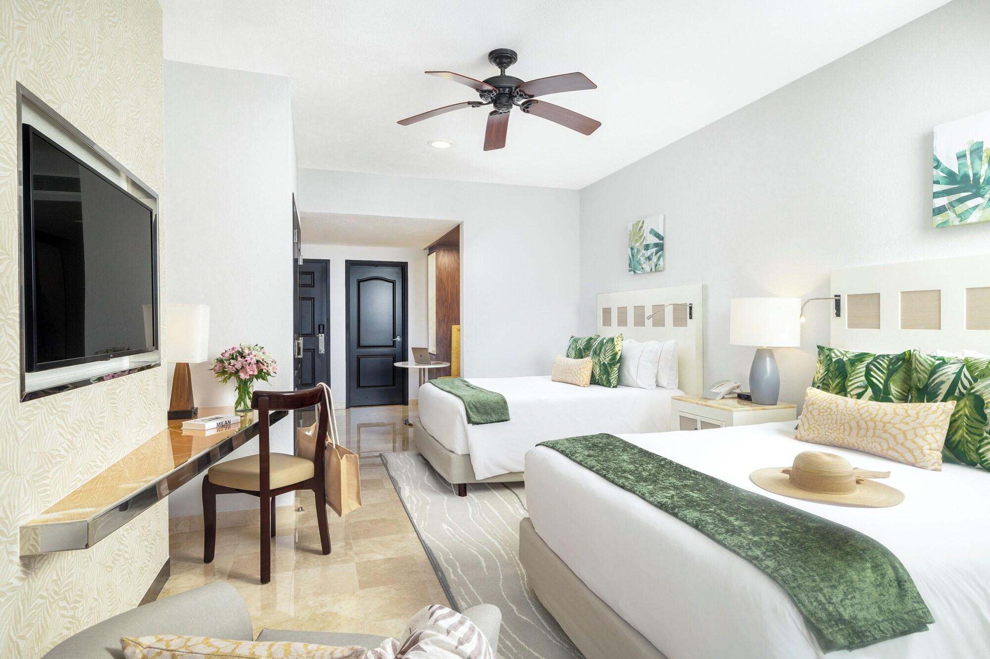 Deluxe Ocean 2 Queen Beds - All Inclusive