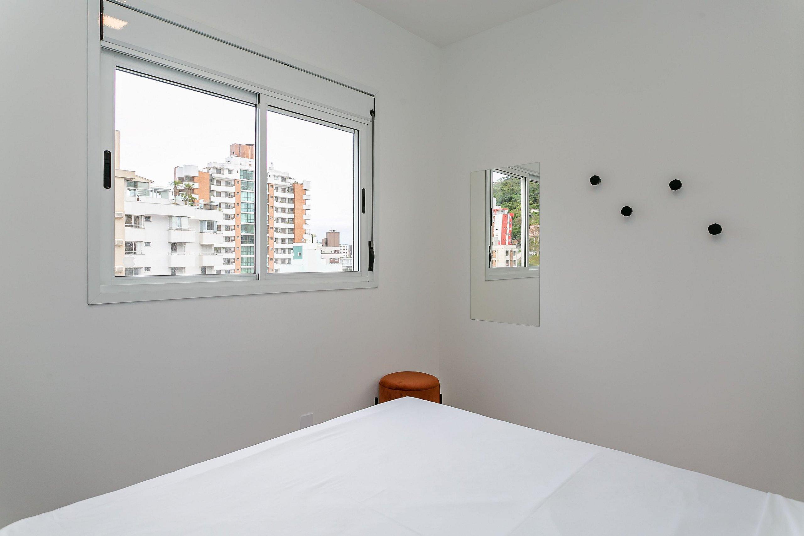 image-housing-carousel