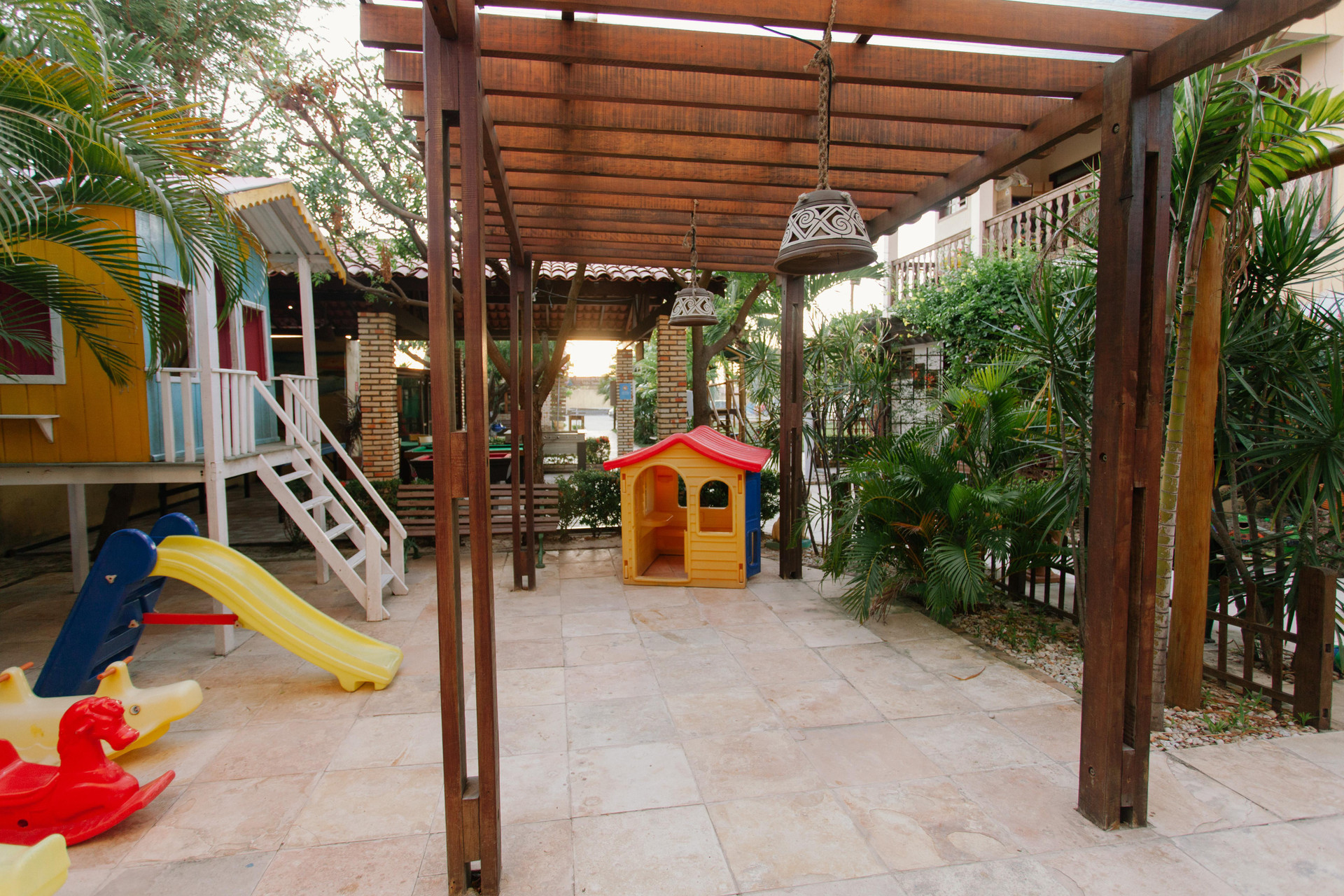 image-housing-carousel