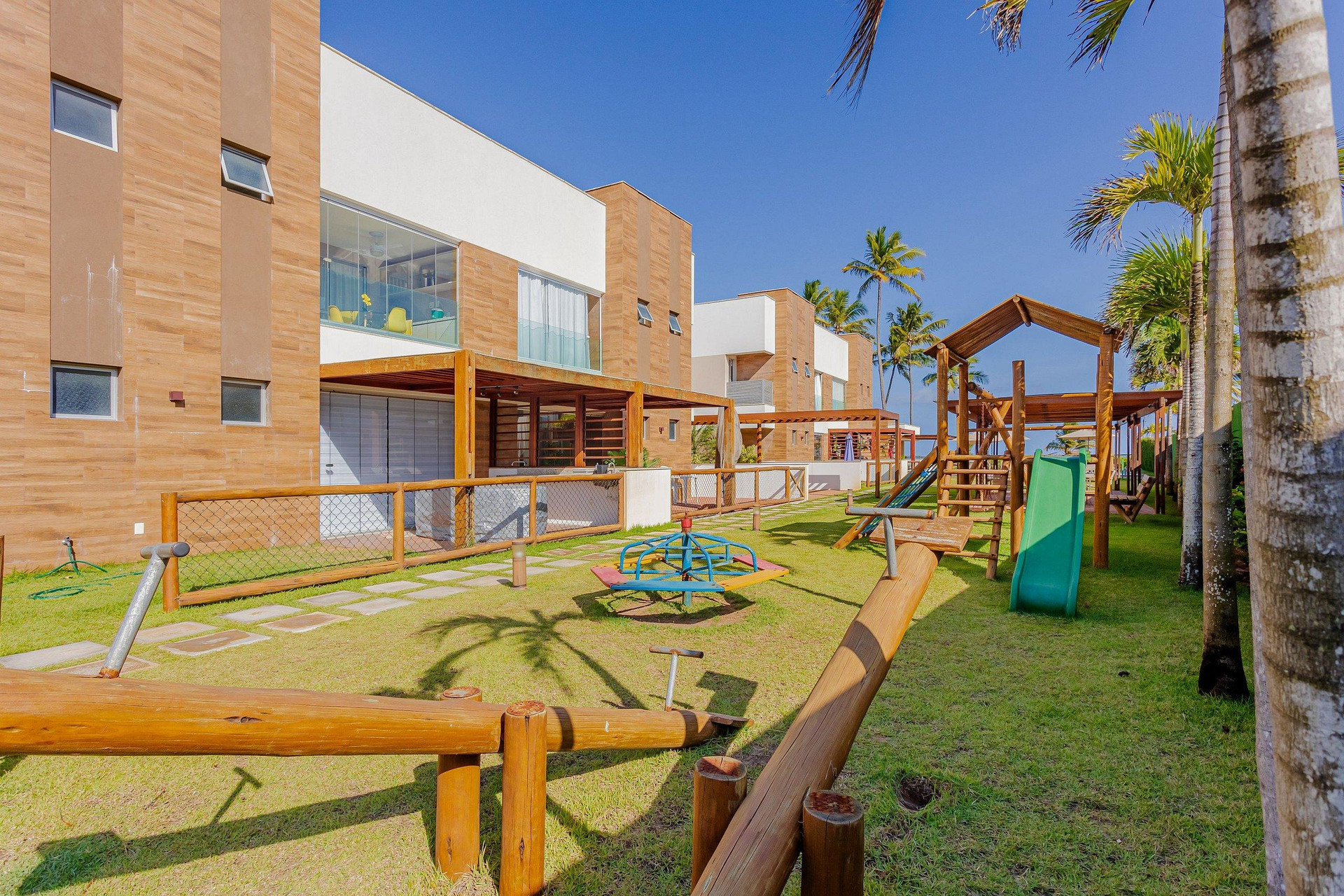image-housing-carousel