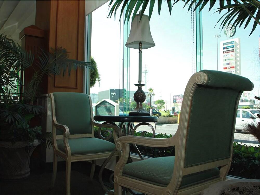 image-housing-carousel