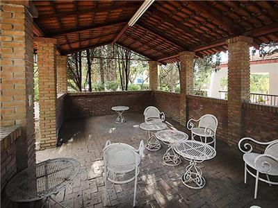 image-housing-carousel