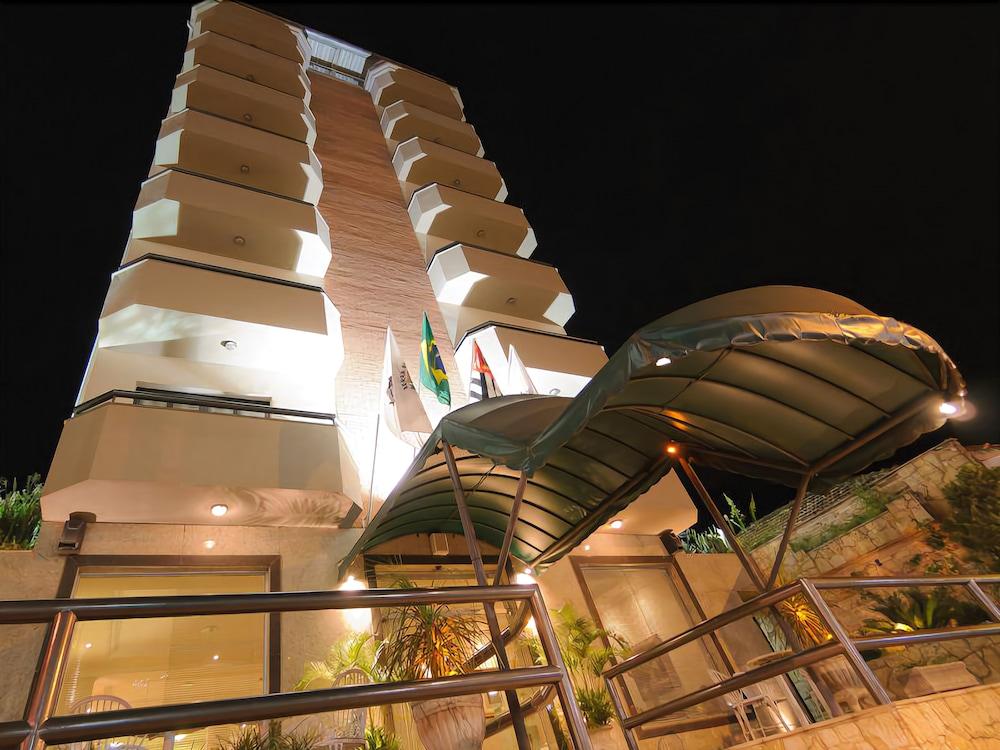 image-housing-carousel
