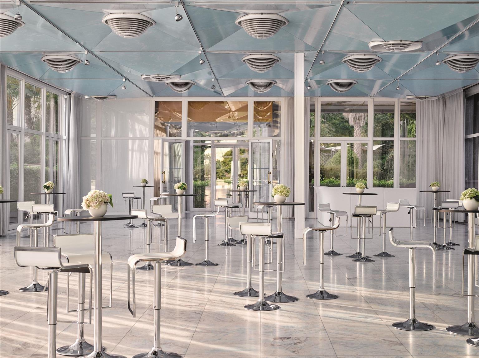 image-housing-carousel