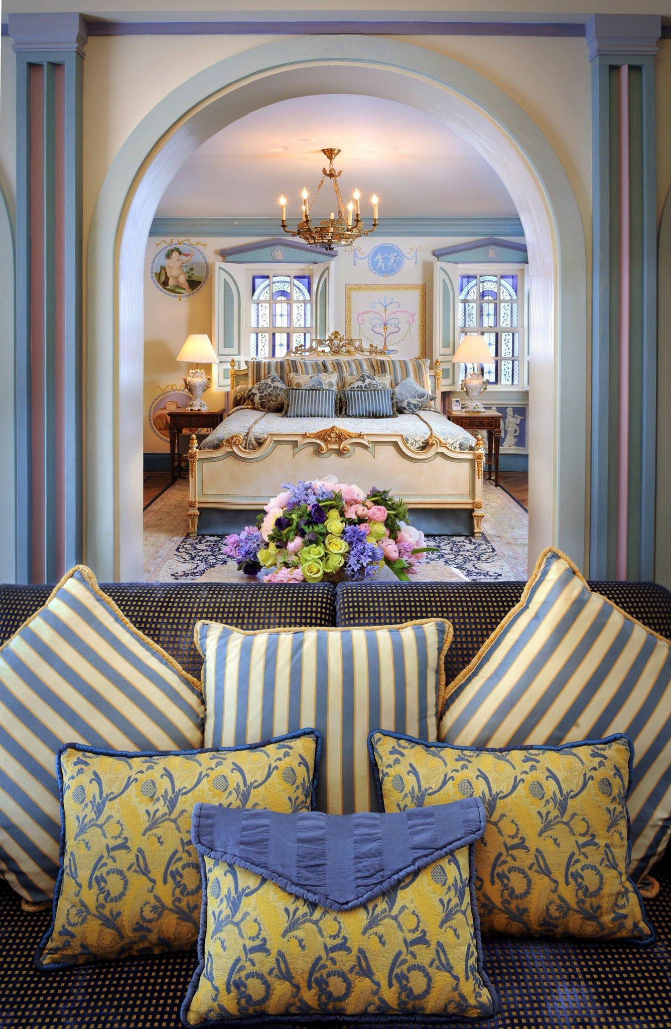 image-housing-carousel