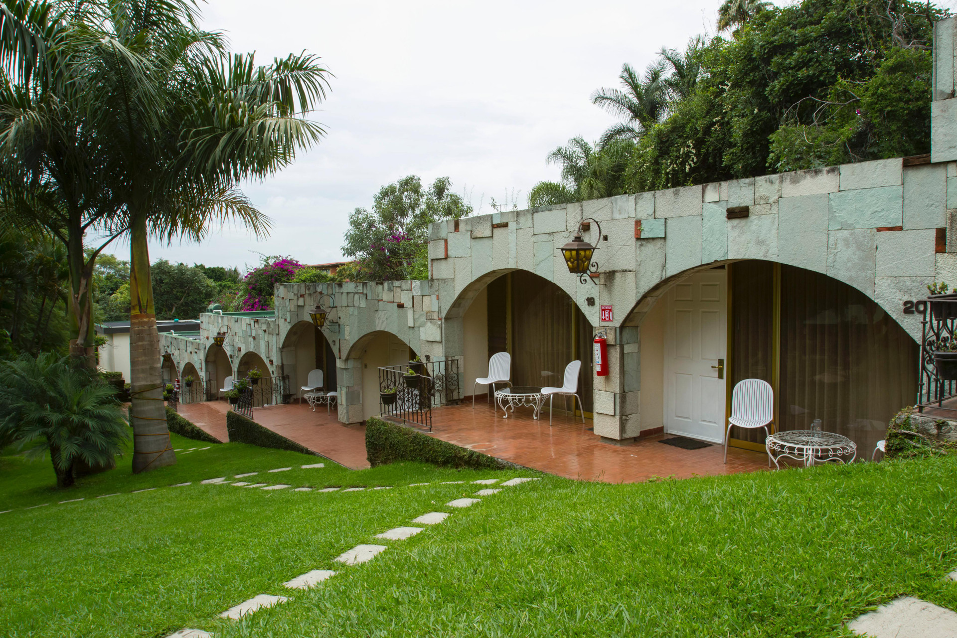 image-housing-carousel