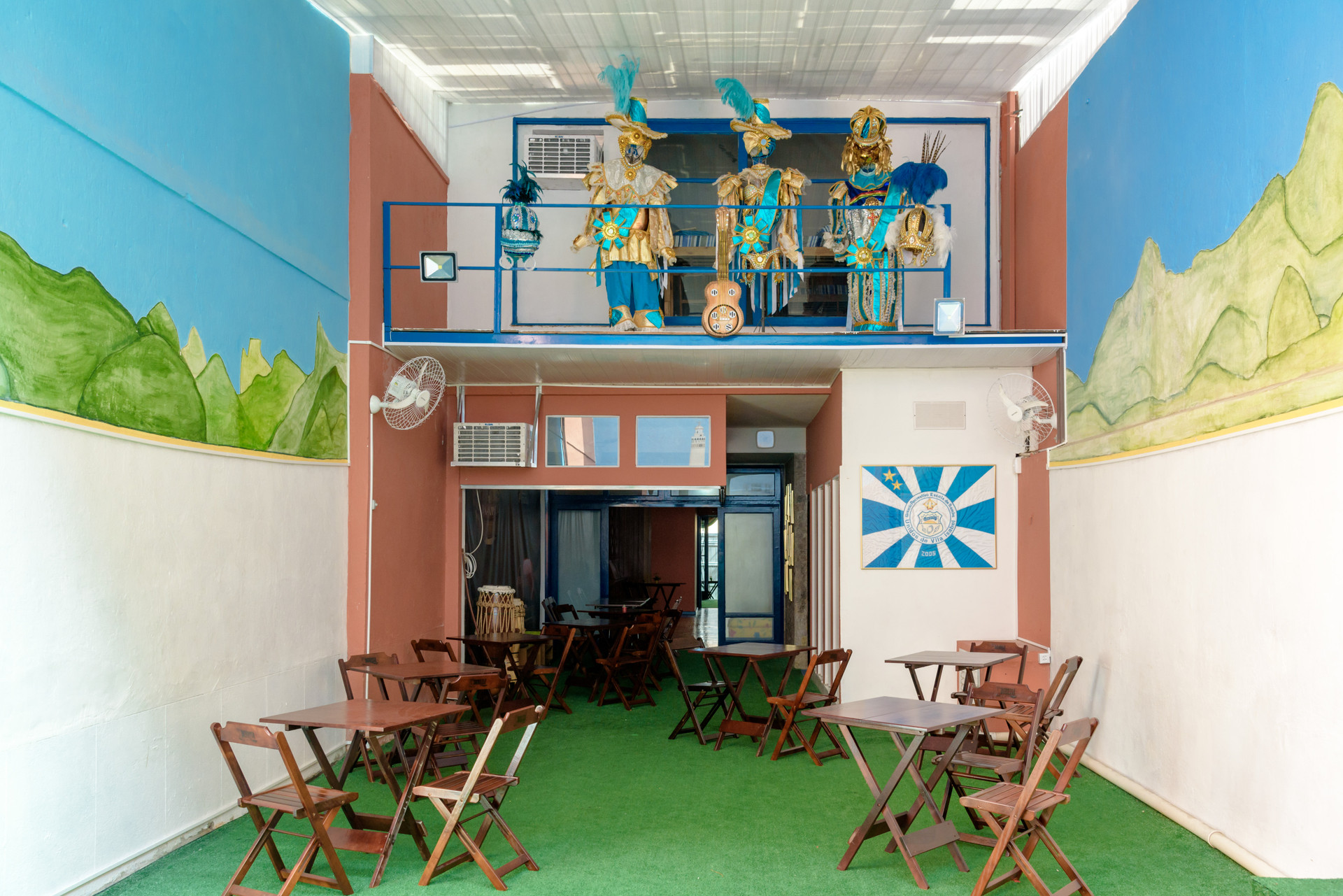 image-housing-carousel