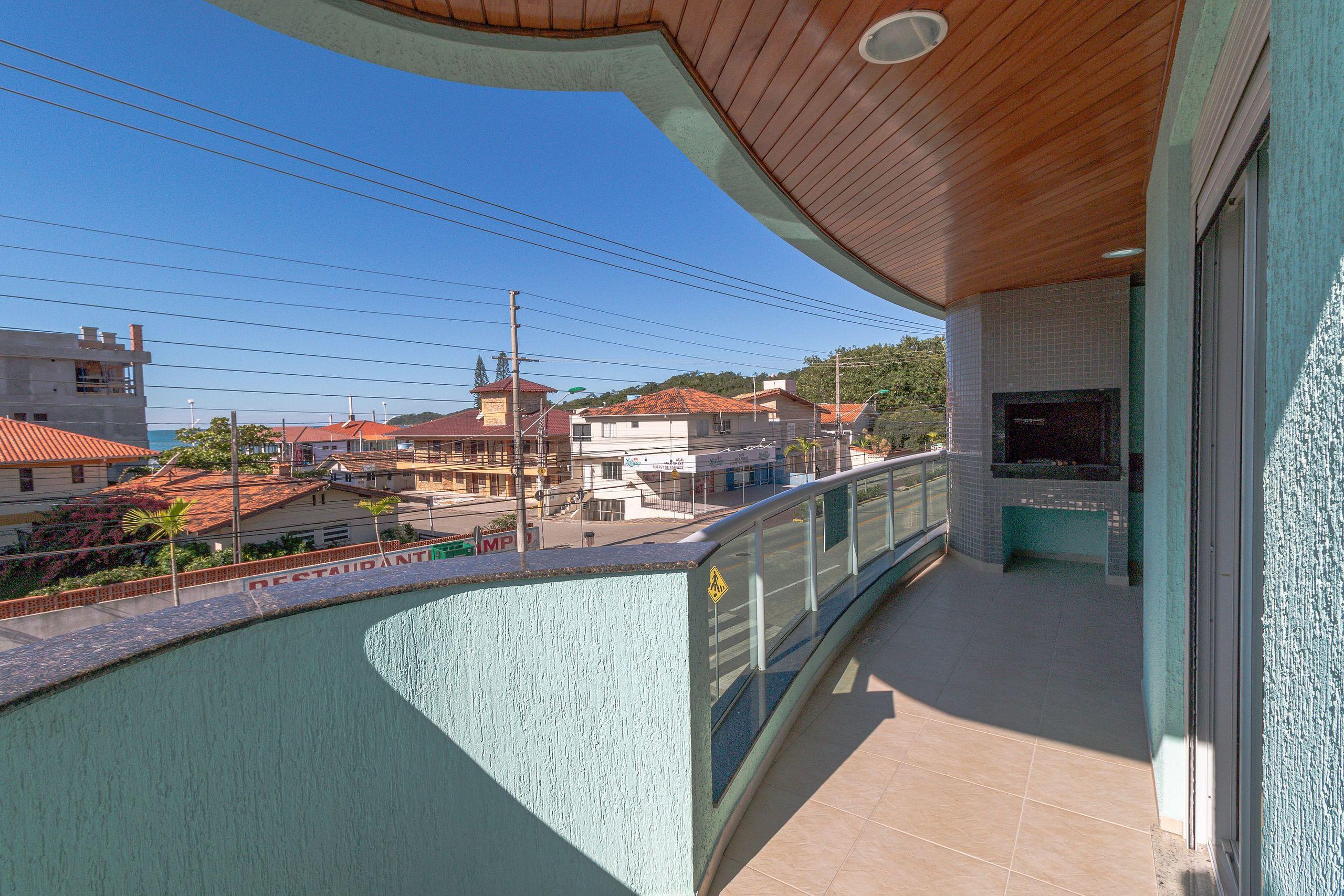 image-housing-carousel
