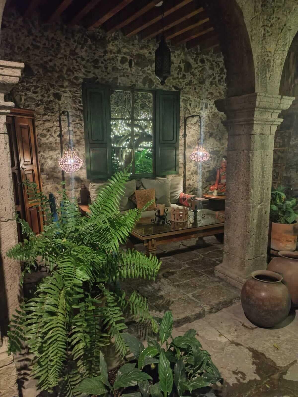 image-housing-carousel