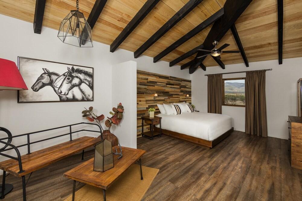 image-housing-carousel