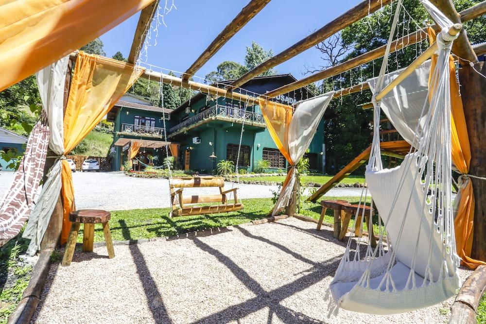 image-housing-carousel