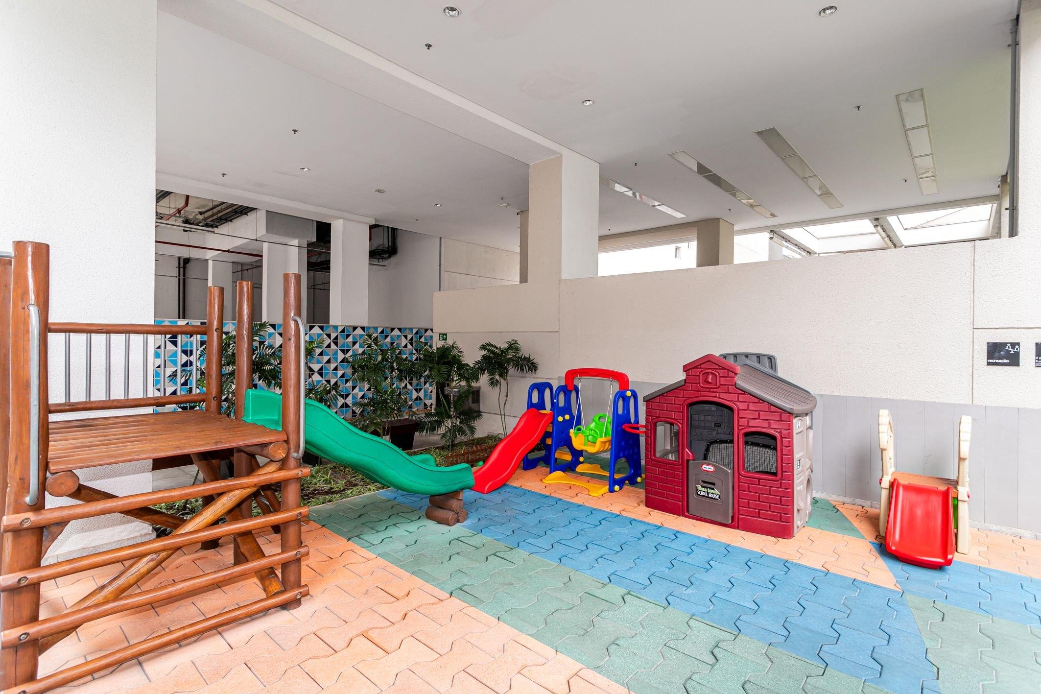 image-housing-carousel