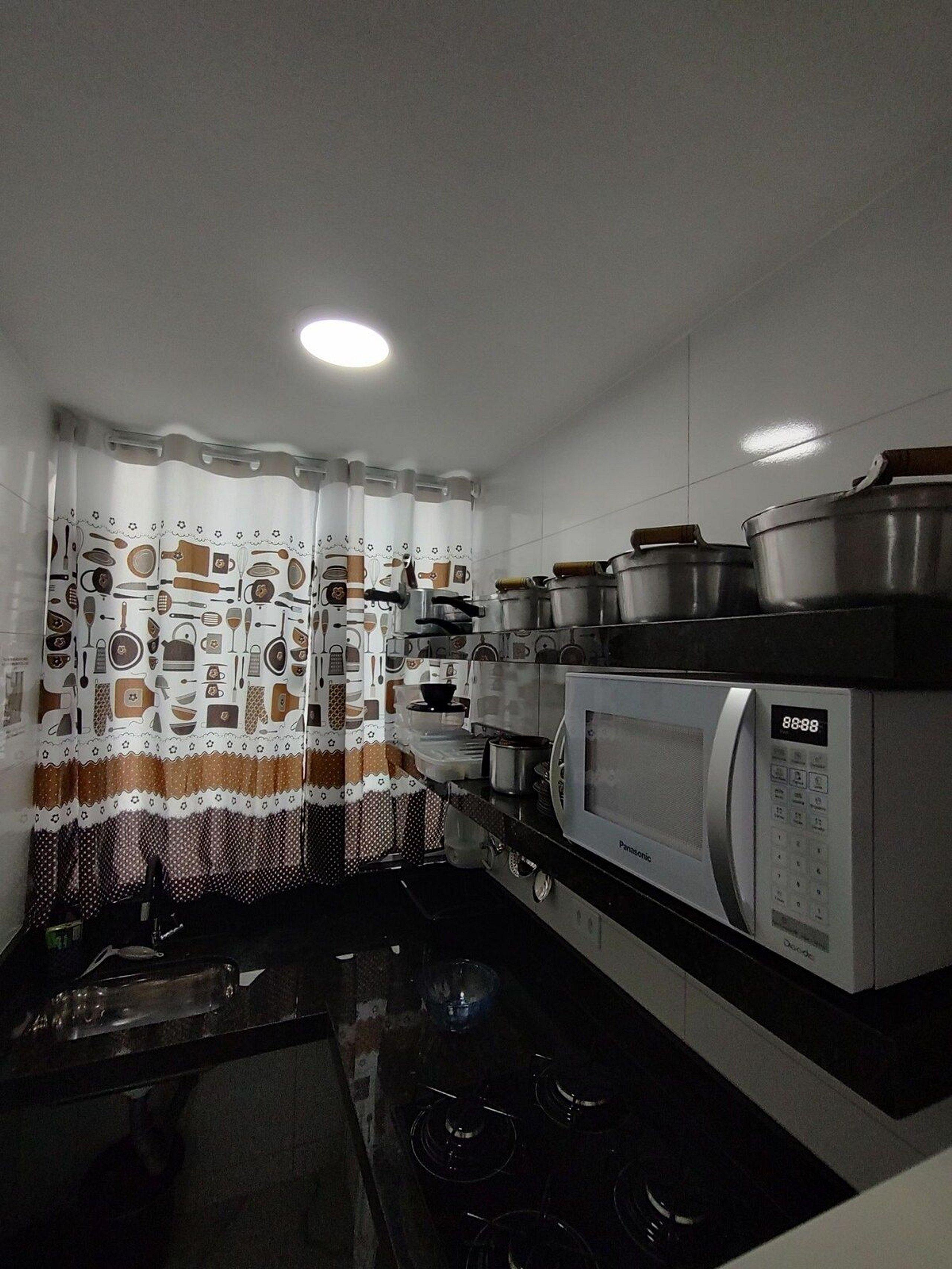 image-housing-carousel