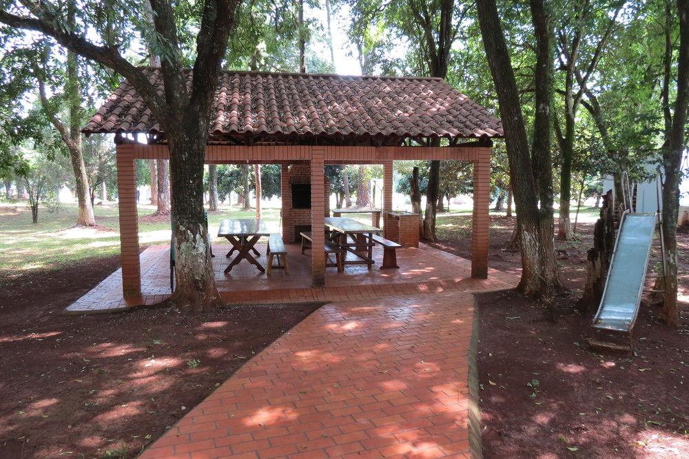 image-housing-carousel