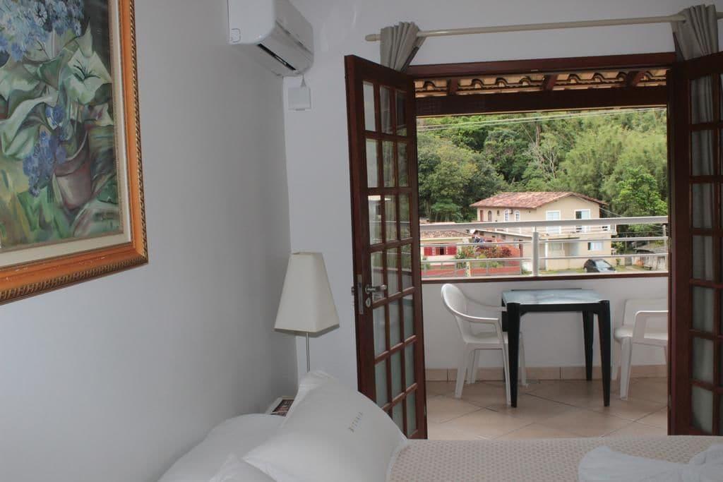 image-housing-carousel