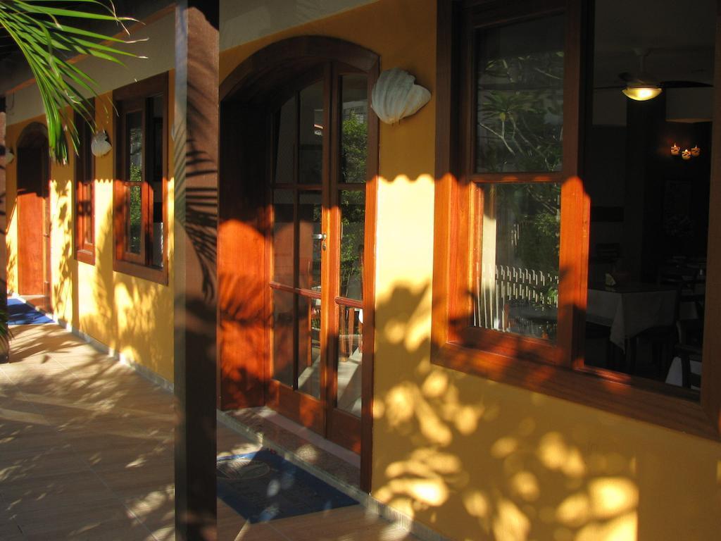 image-housing-carousel