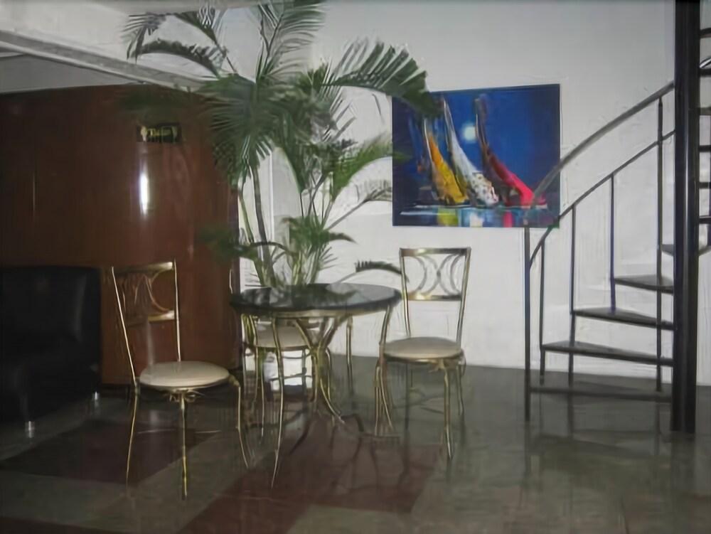 image-housing-carousel