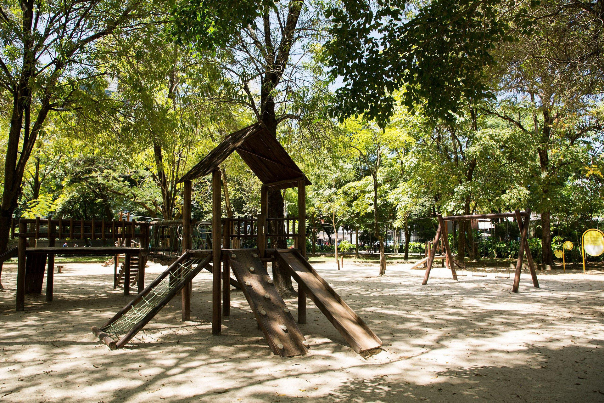 image-housing-carousel