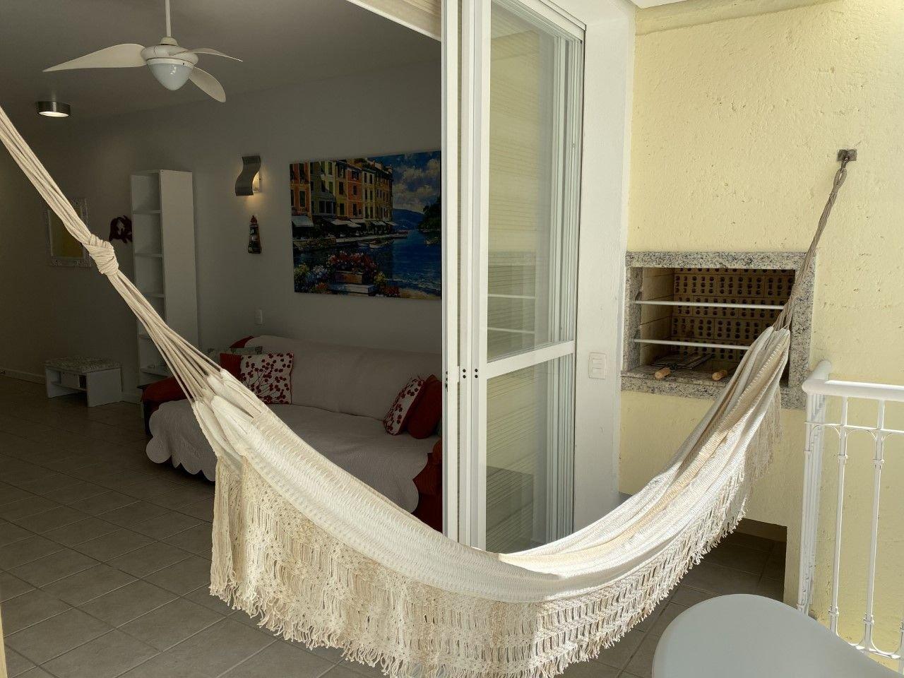 image-housing-carousel