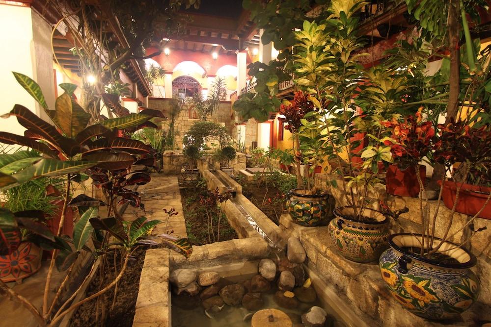 image-housing-carousel