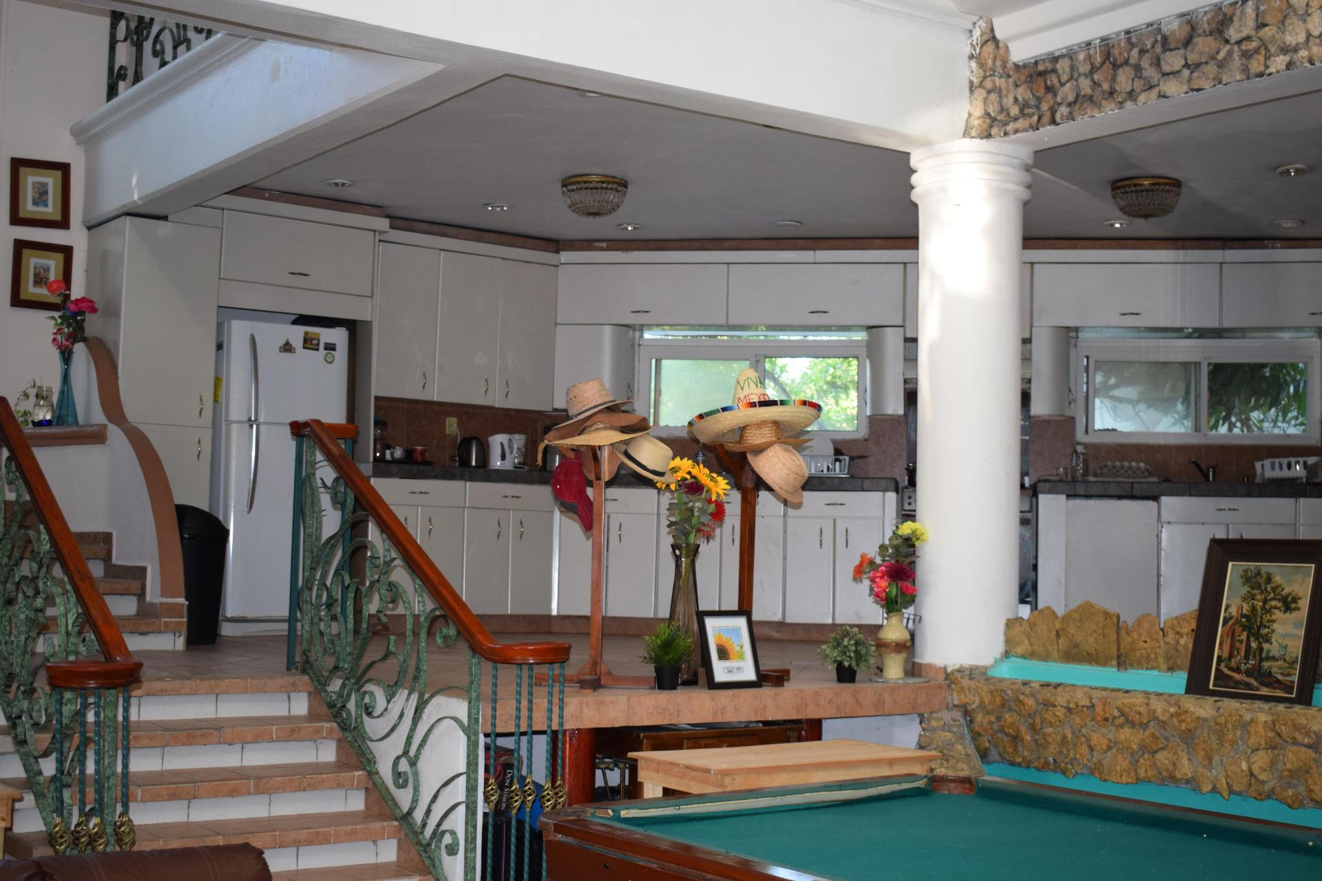 image-housing-carousel