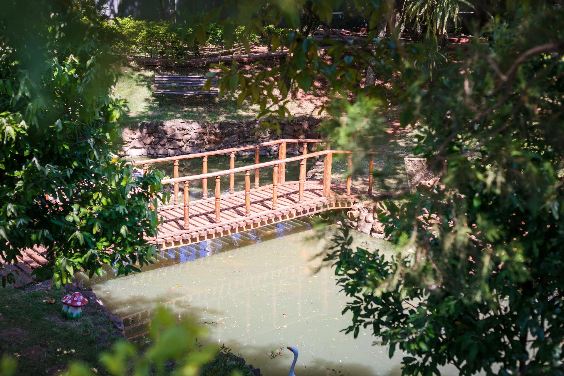 image-housing-carousel