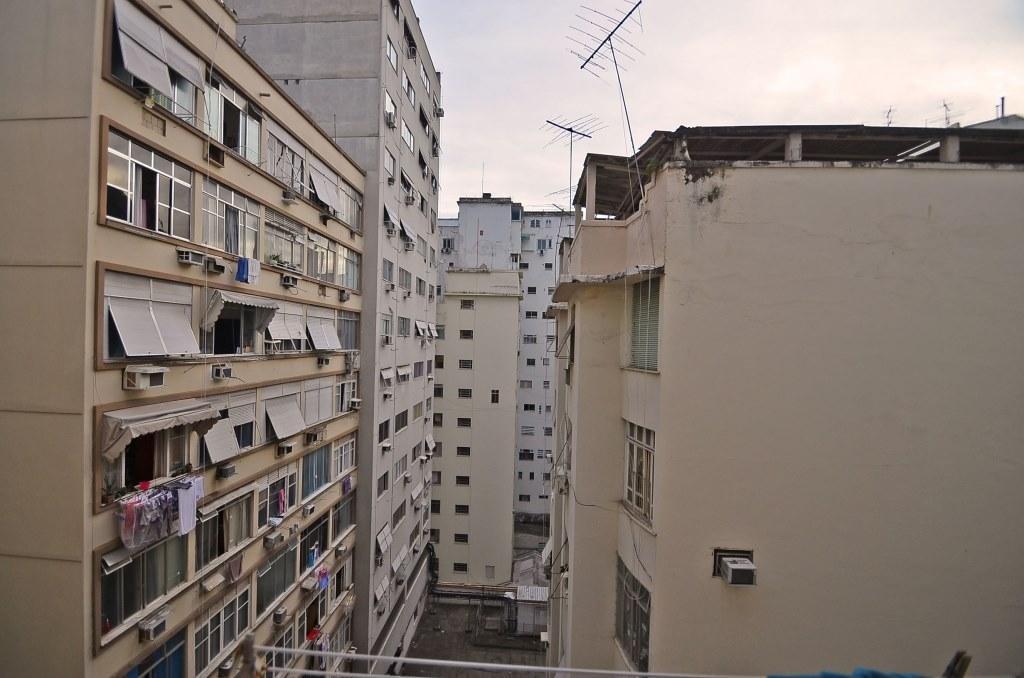 image-housing-carousel