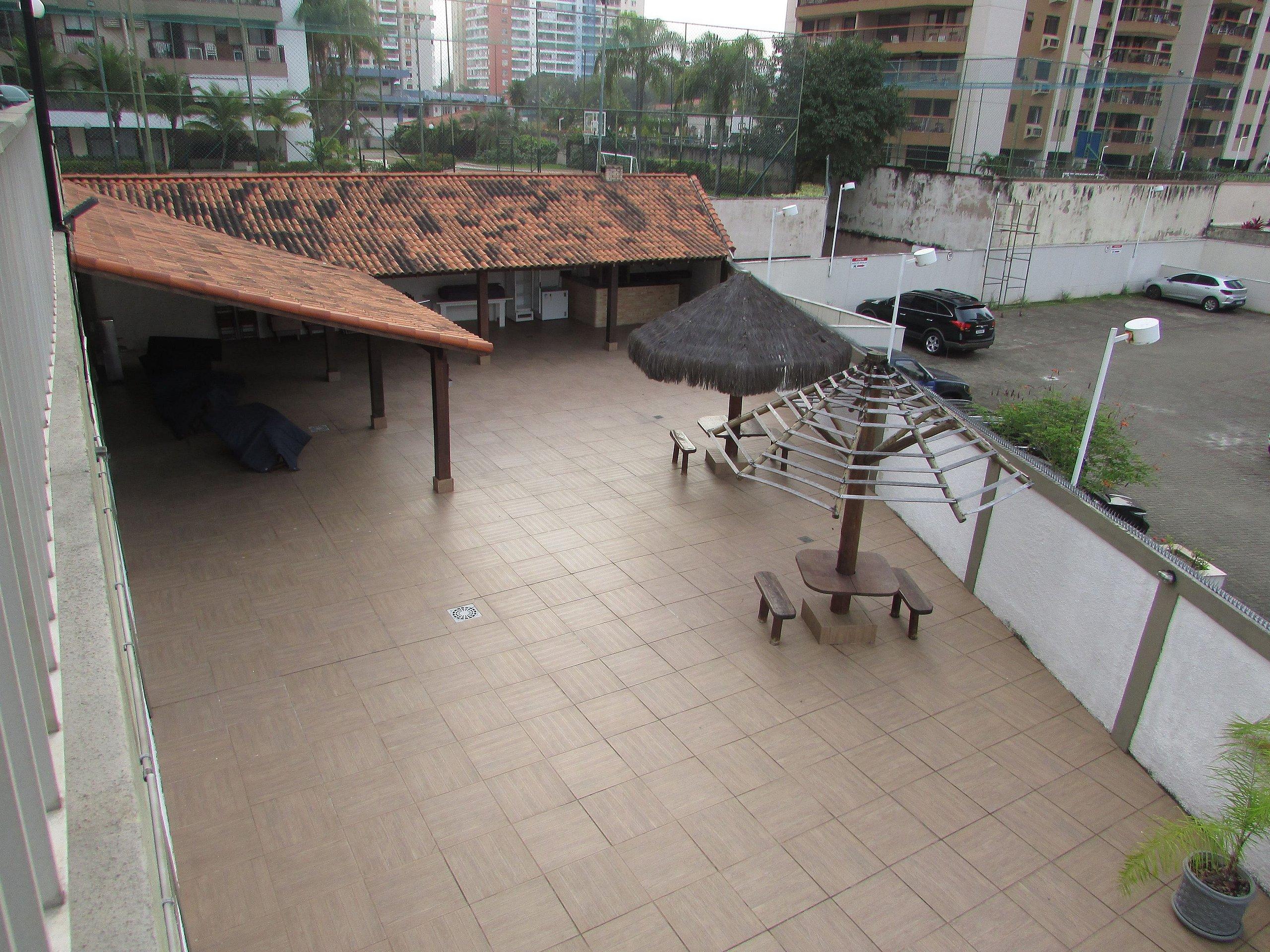 image-housing-carousel
