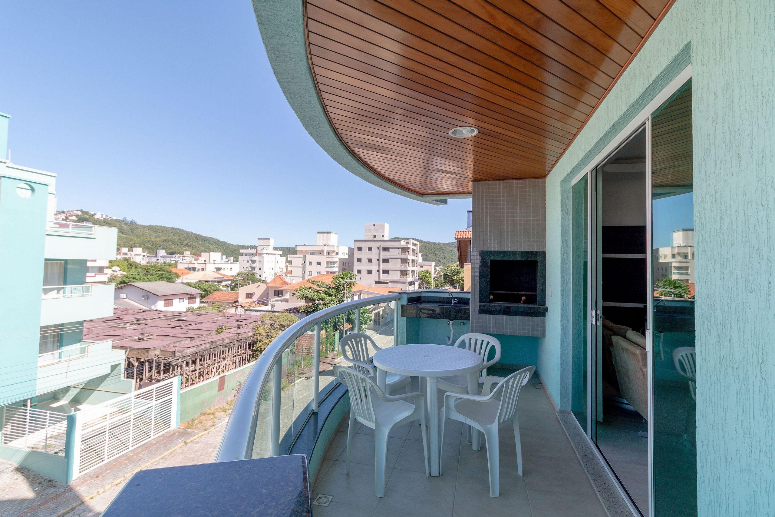 image-housing-carousel