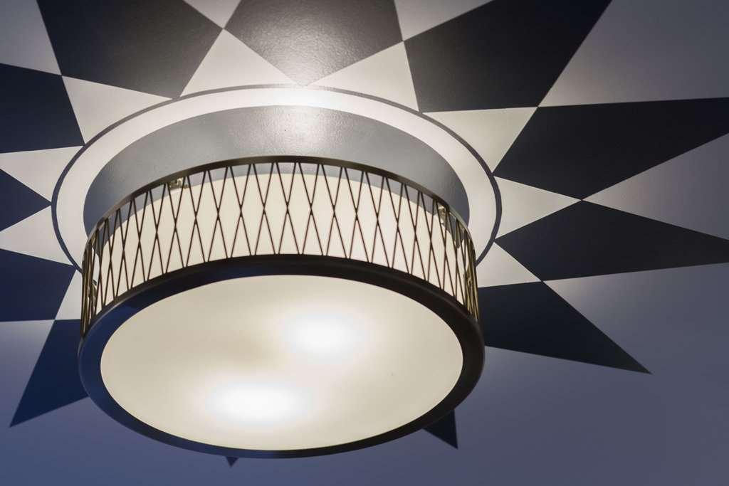 image-housing-carousel