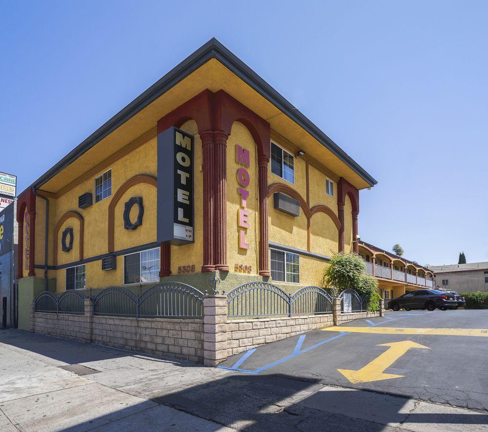 image-housing-carousel