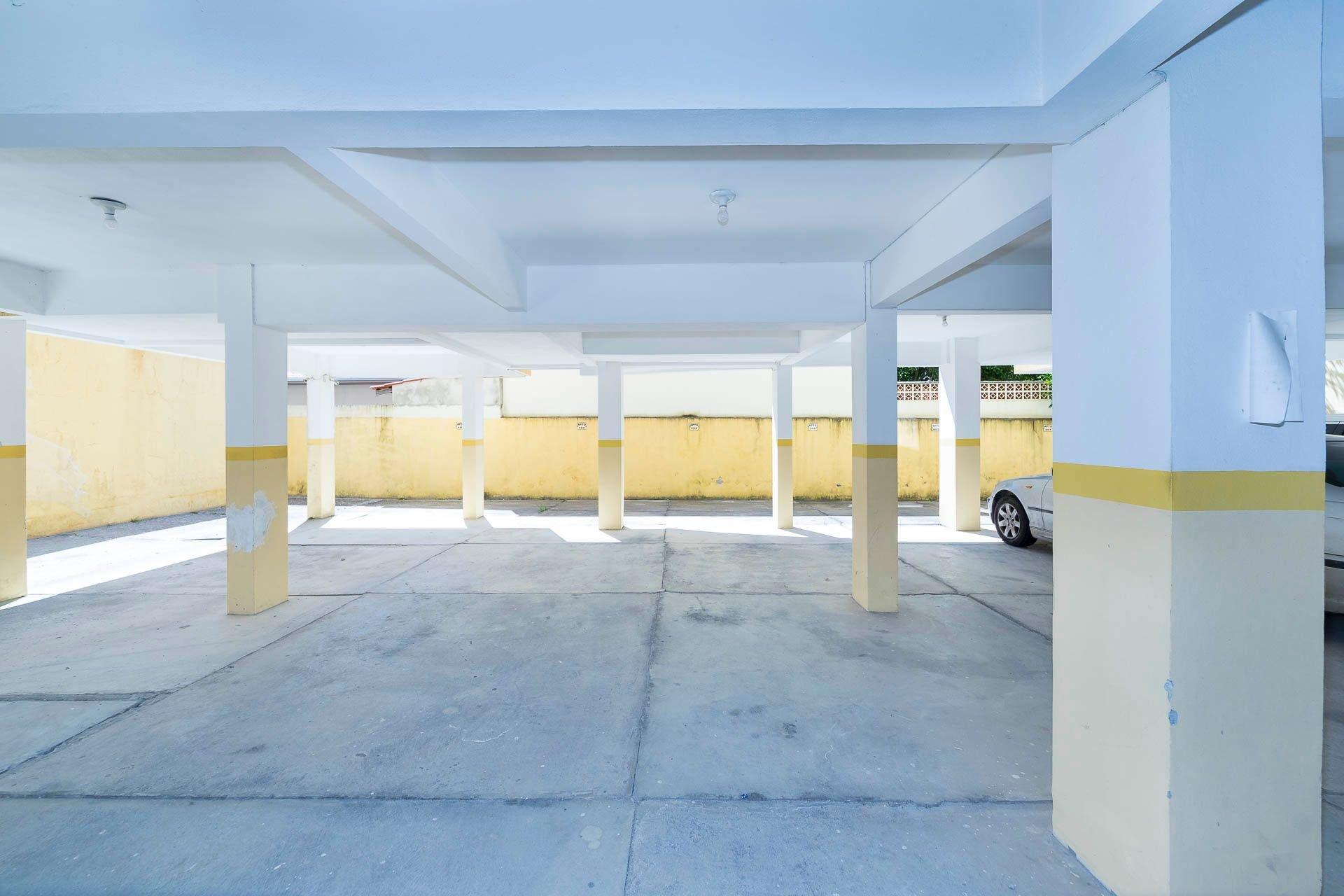 image-housing-carousel