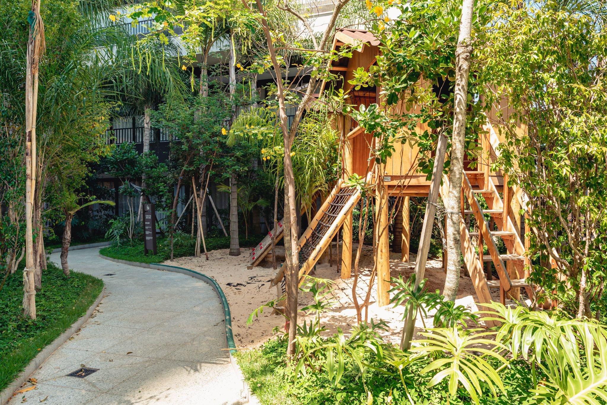 image-housing-carousel