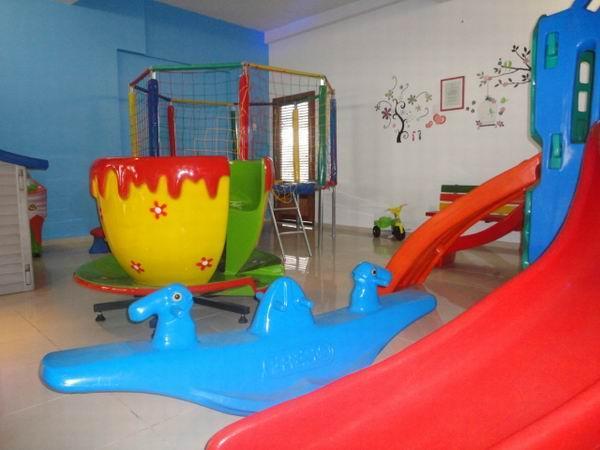 image-housing-carousel