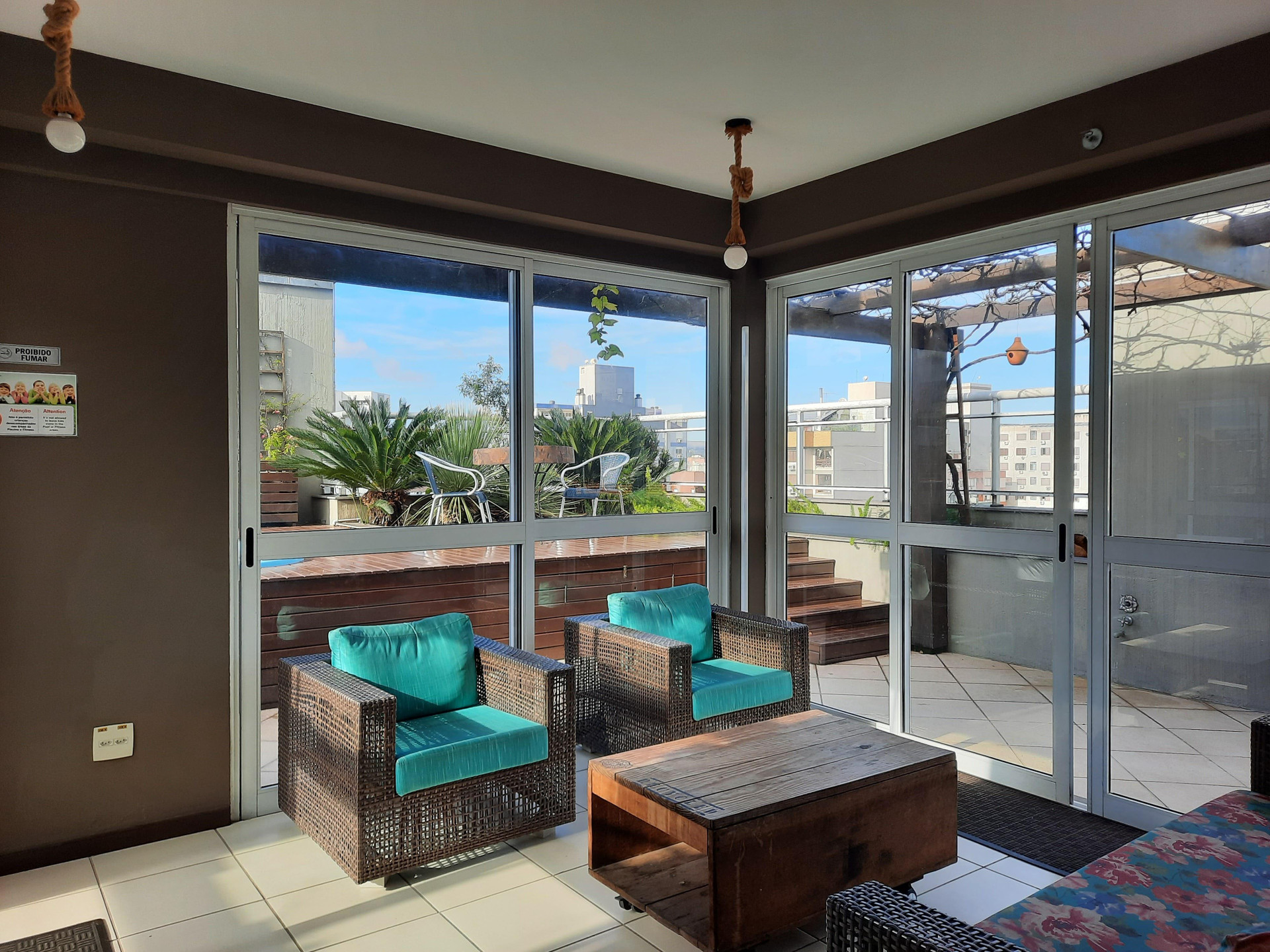 image-housing-carousel