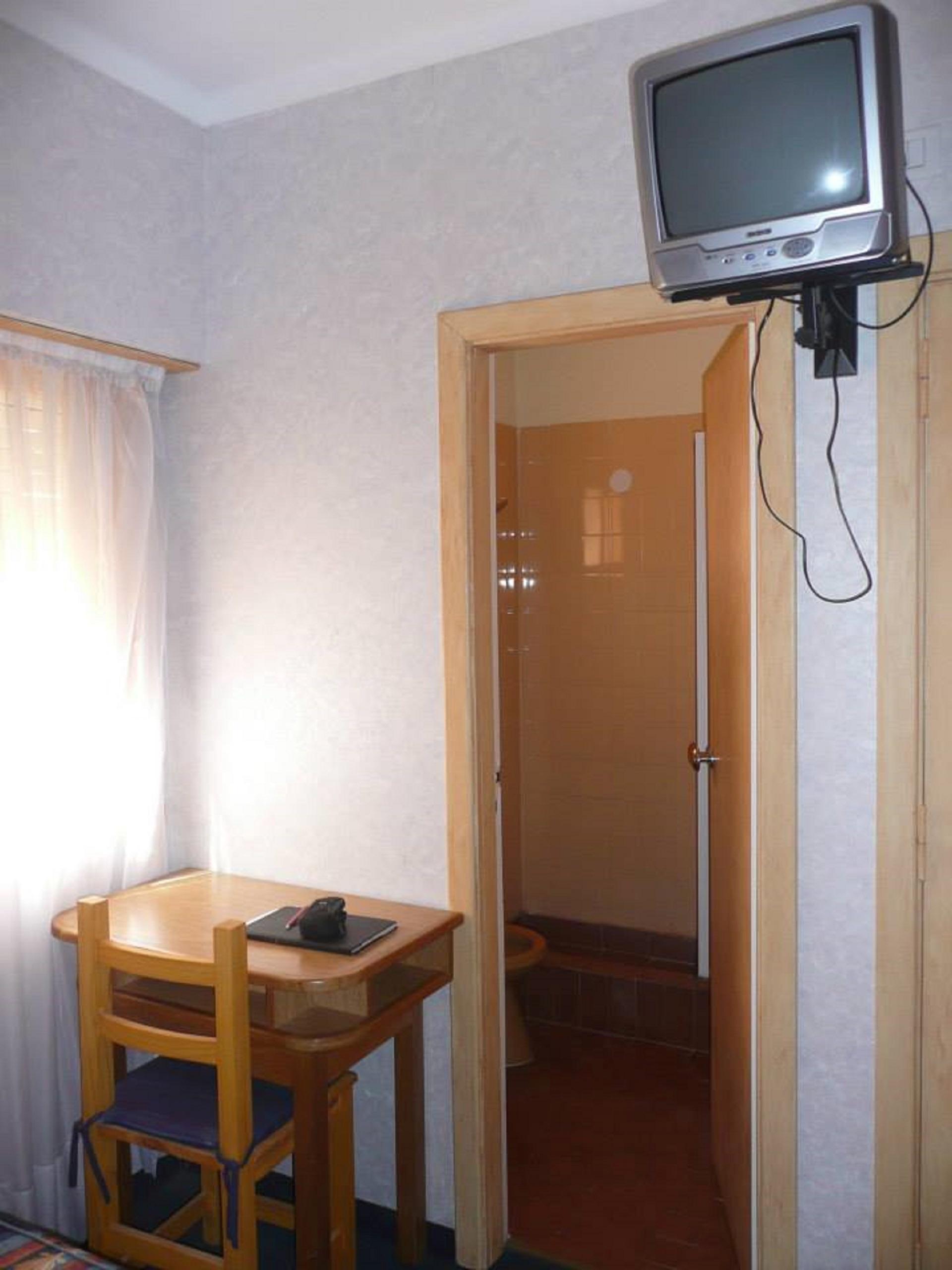 image-housing-carousel
