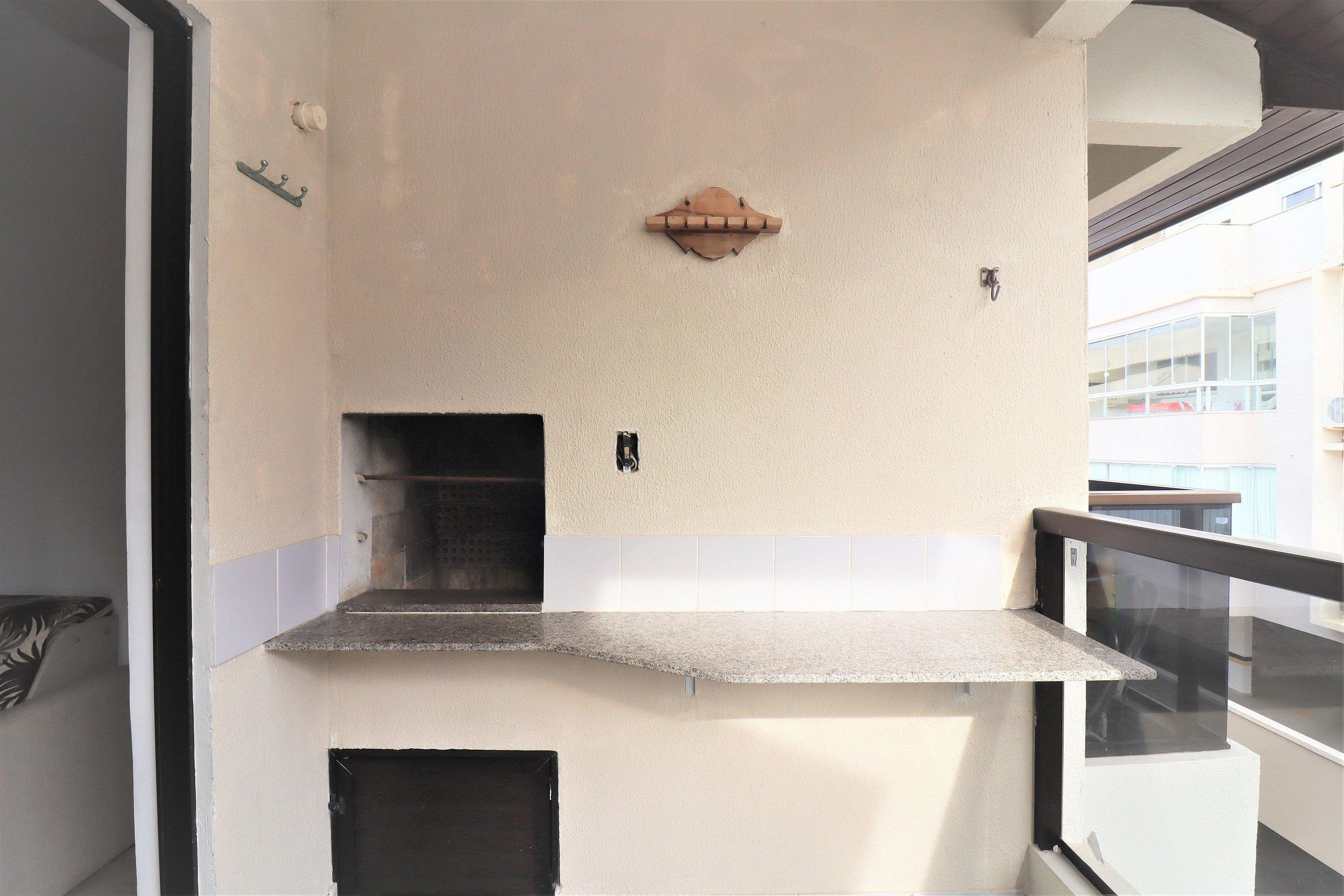 image-housing-carousel