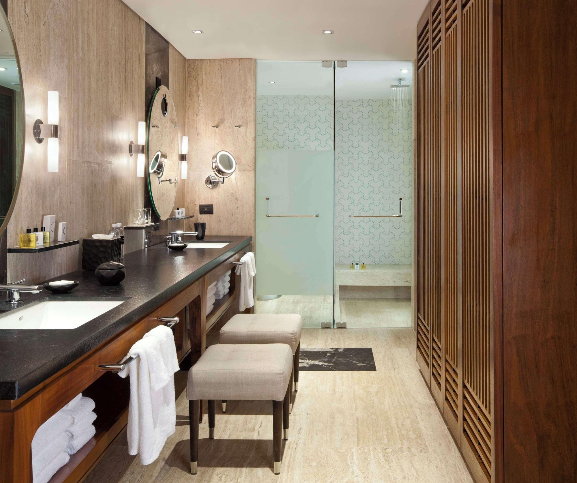 Calle Corazon Suite (Downtown House)