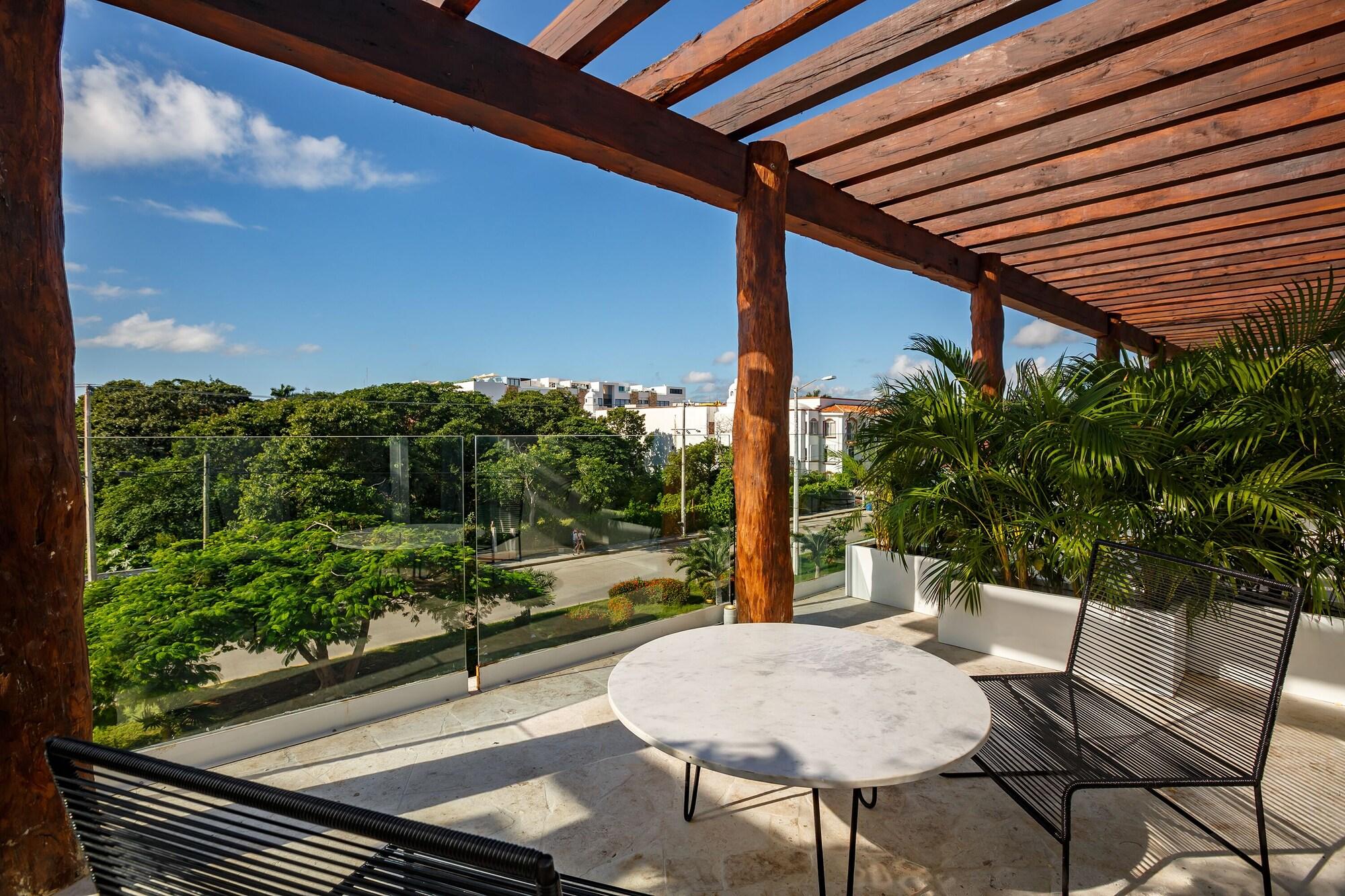 Double room with terrace and city view