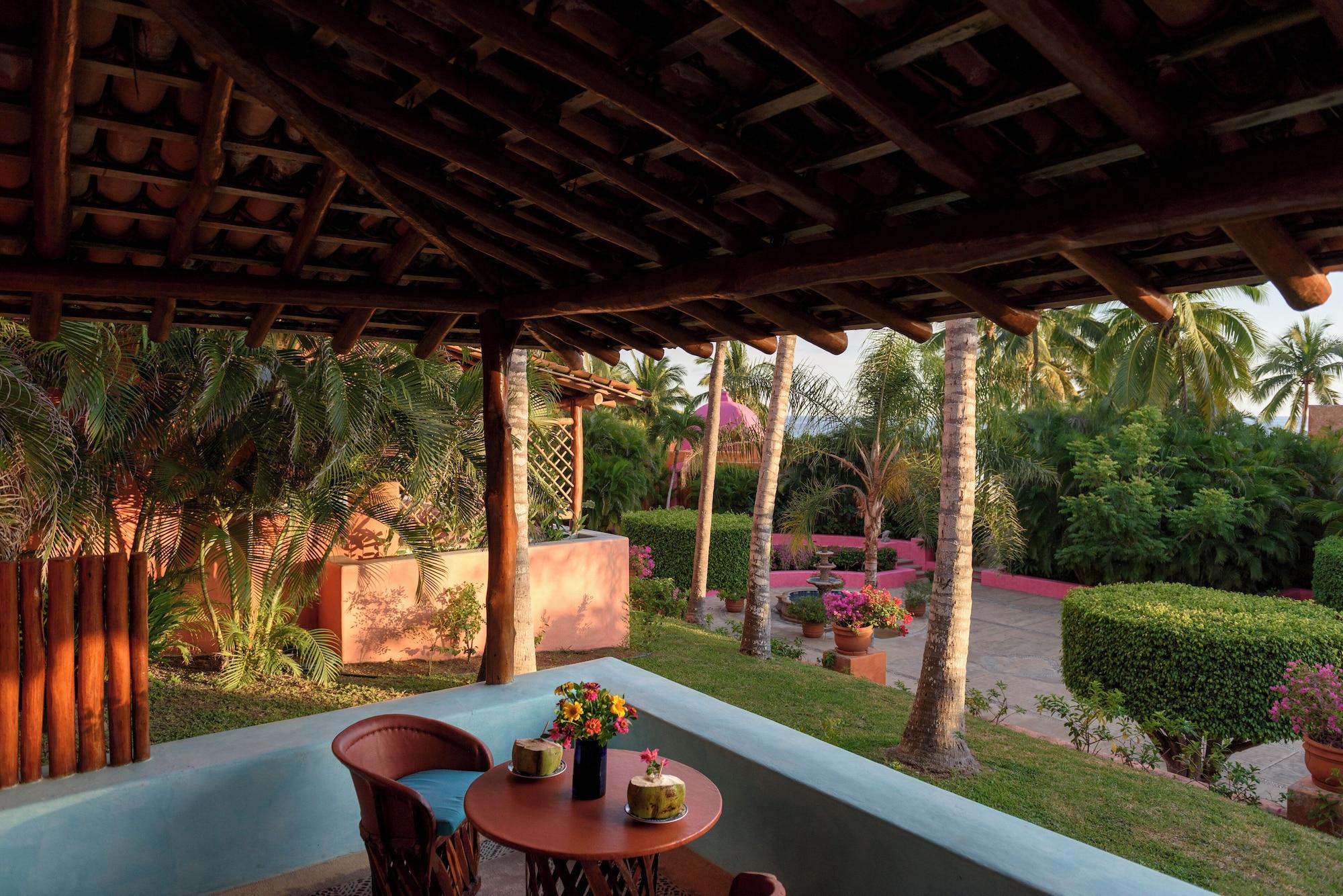 Habitación estándar con 1 cama doble o 2 individuales, vista al jardín