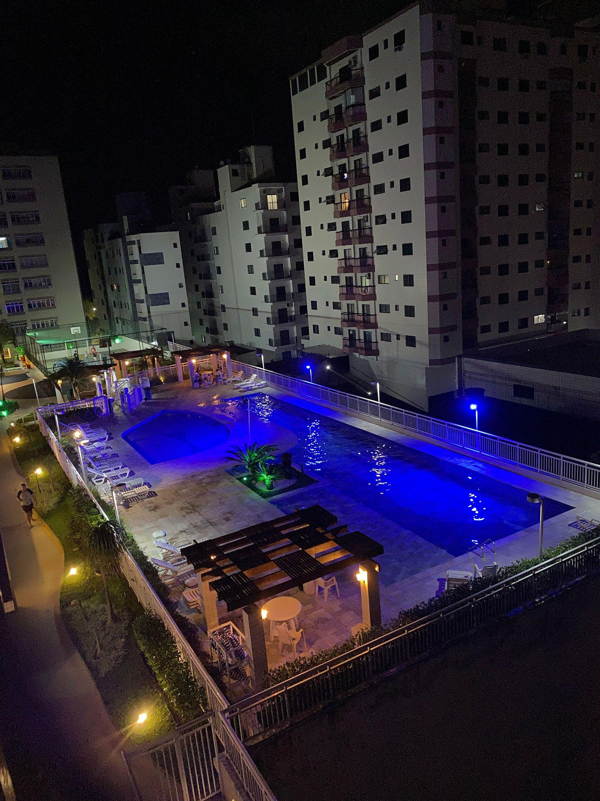 image-housing-carousel