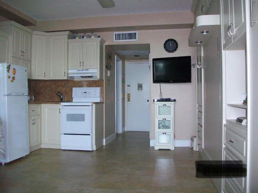 image-housing-carousel
