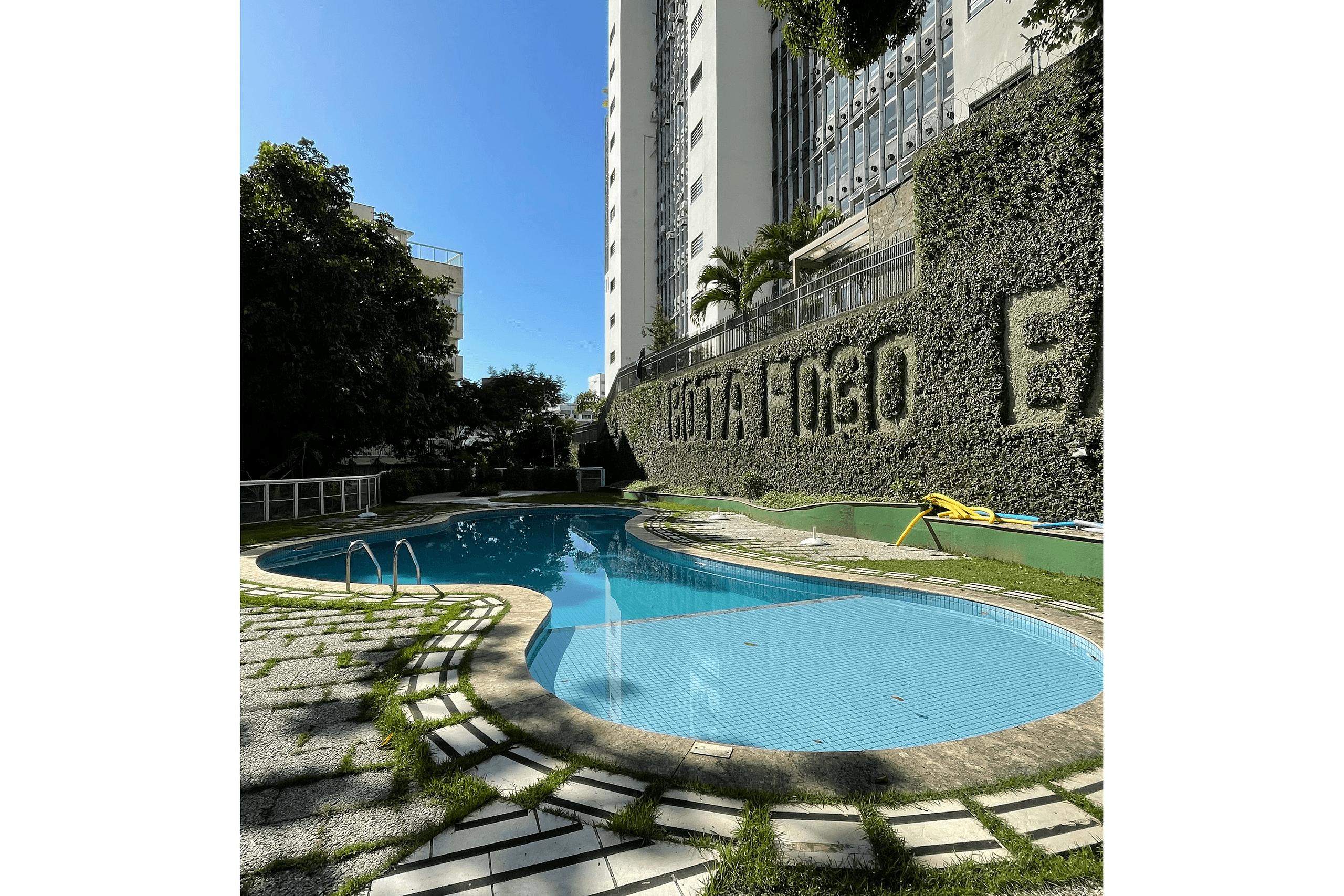 image-housing-carousel
